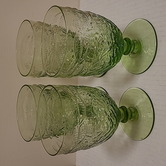 Set of 4 Vintage Green Glasses - Picture 2 of 15